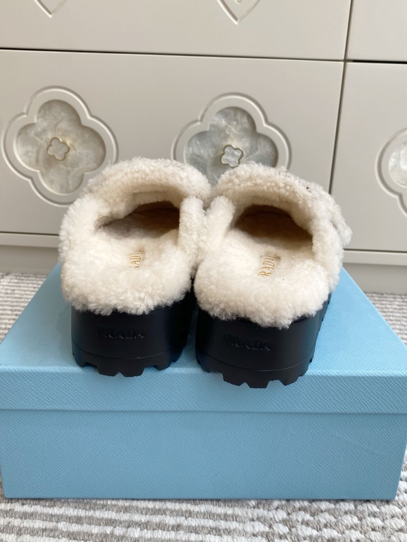 Pra*a slippers